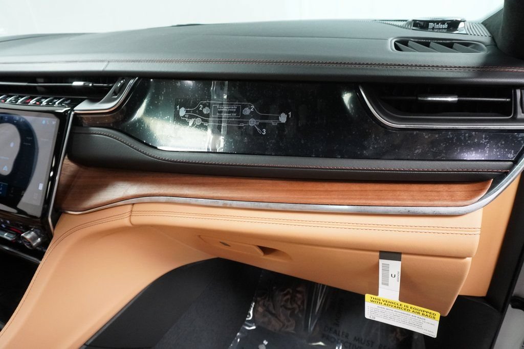 New 2023 Jeep Grand Cherokee Summit AWD/4WD image 34