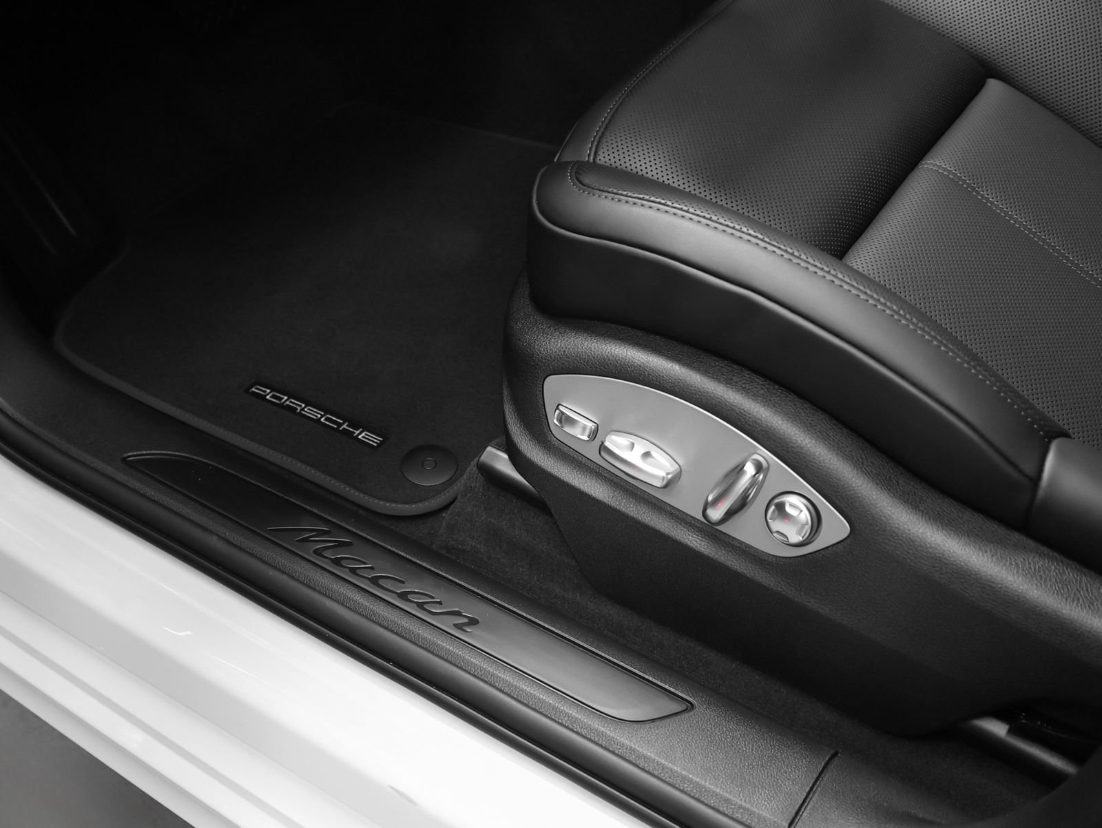 New 2026 Porsche Macan image 27