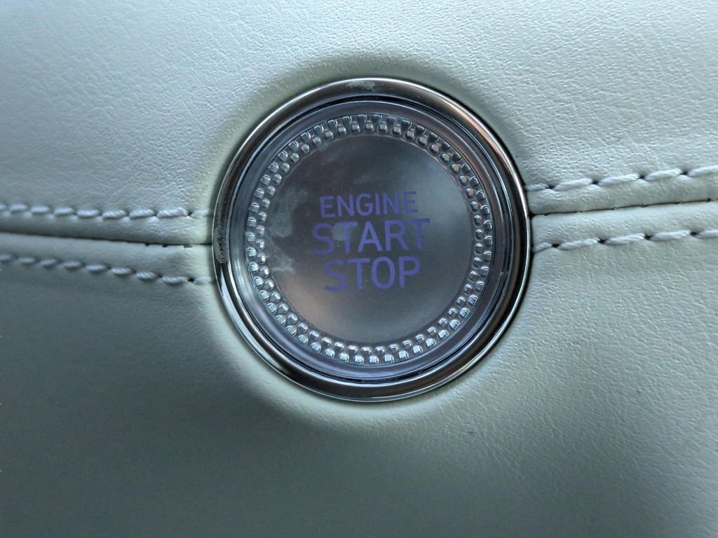 Used 2025 Genesis G90 3.5T image 24