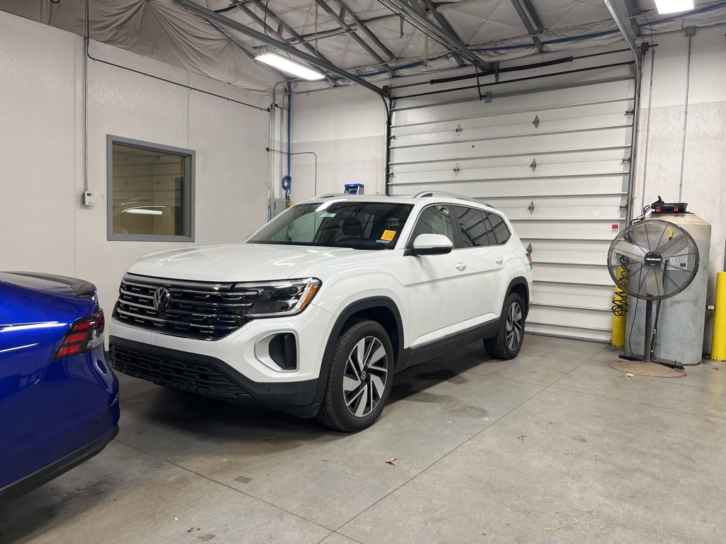 Used 2025 Volkswagen Atlas SEL image 1