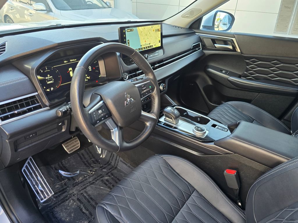 Used 2025 Mitsubishi Outlander SEL image 9