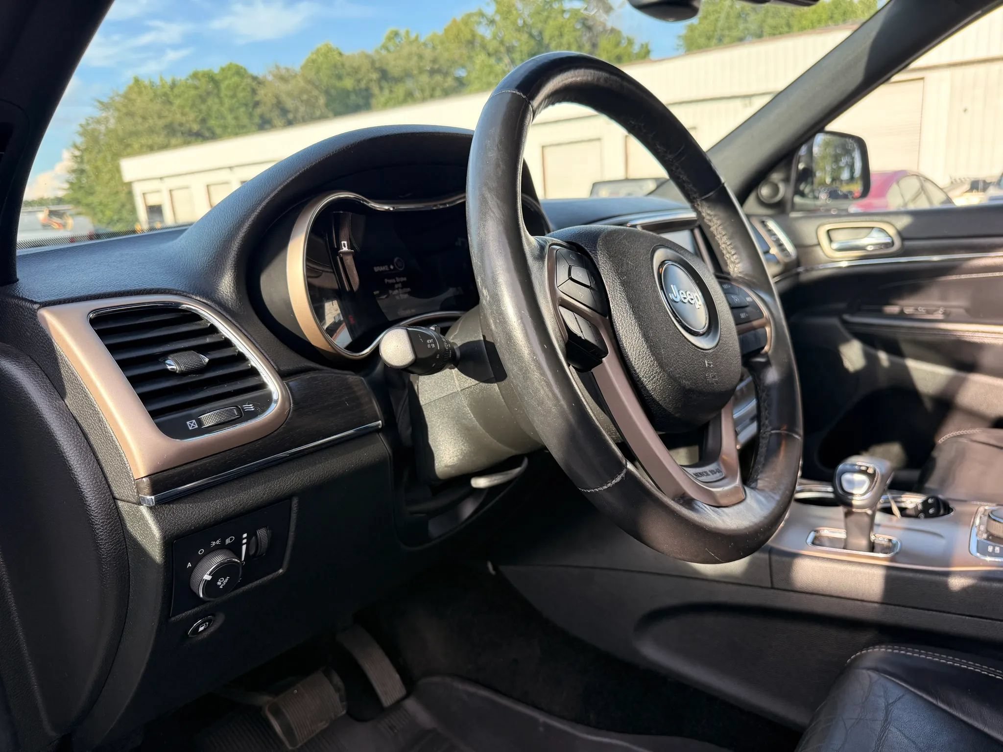 Used 2015 Jeep Grand Cherokee Limited AWD/4WD image 17