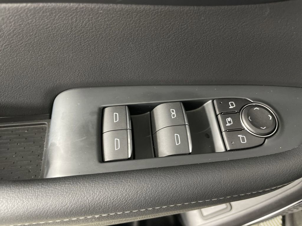 Used 2025 Buick Enclave Sport Touring image 22