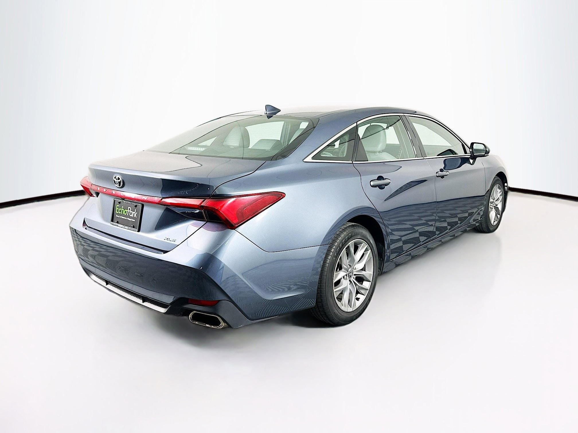 Used 2022 Toyota Avalon XLE image 9