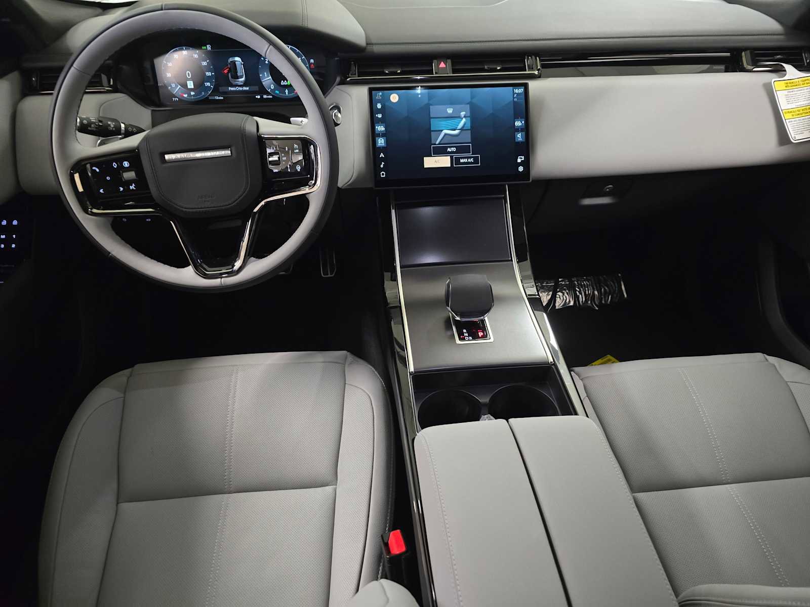 New 2026 Land Rover Range Rover Velar Dynamic SE image 17