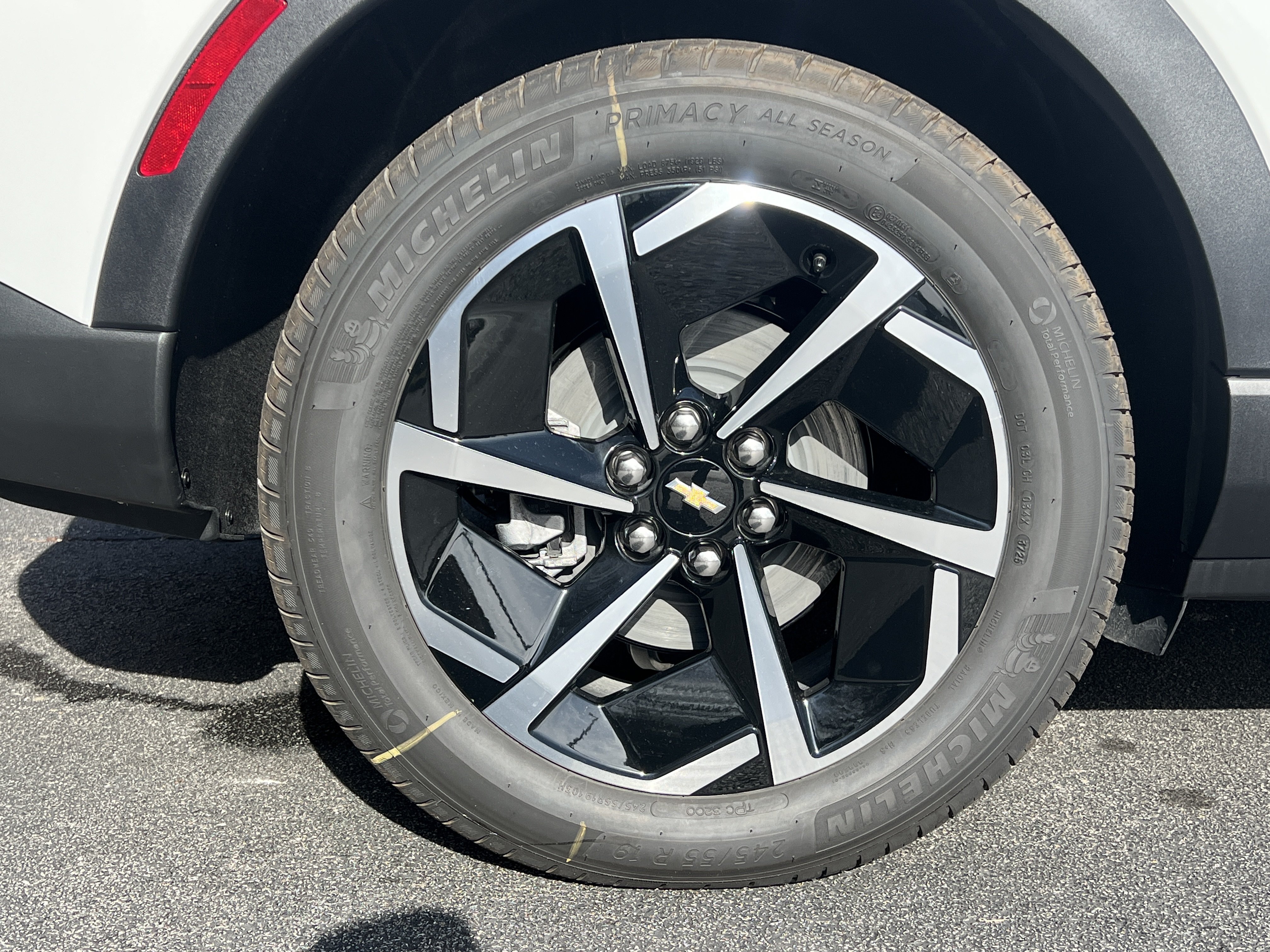 New 2026 Chevrolet Equinox EV LT AWD/4WD image 13
