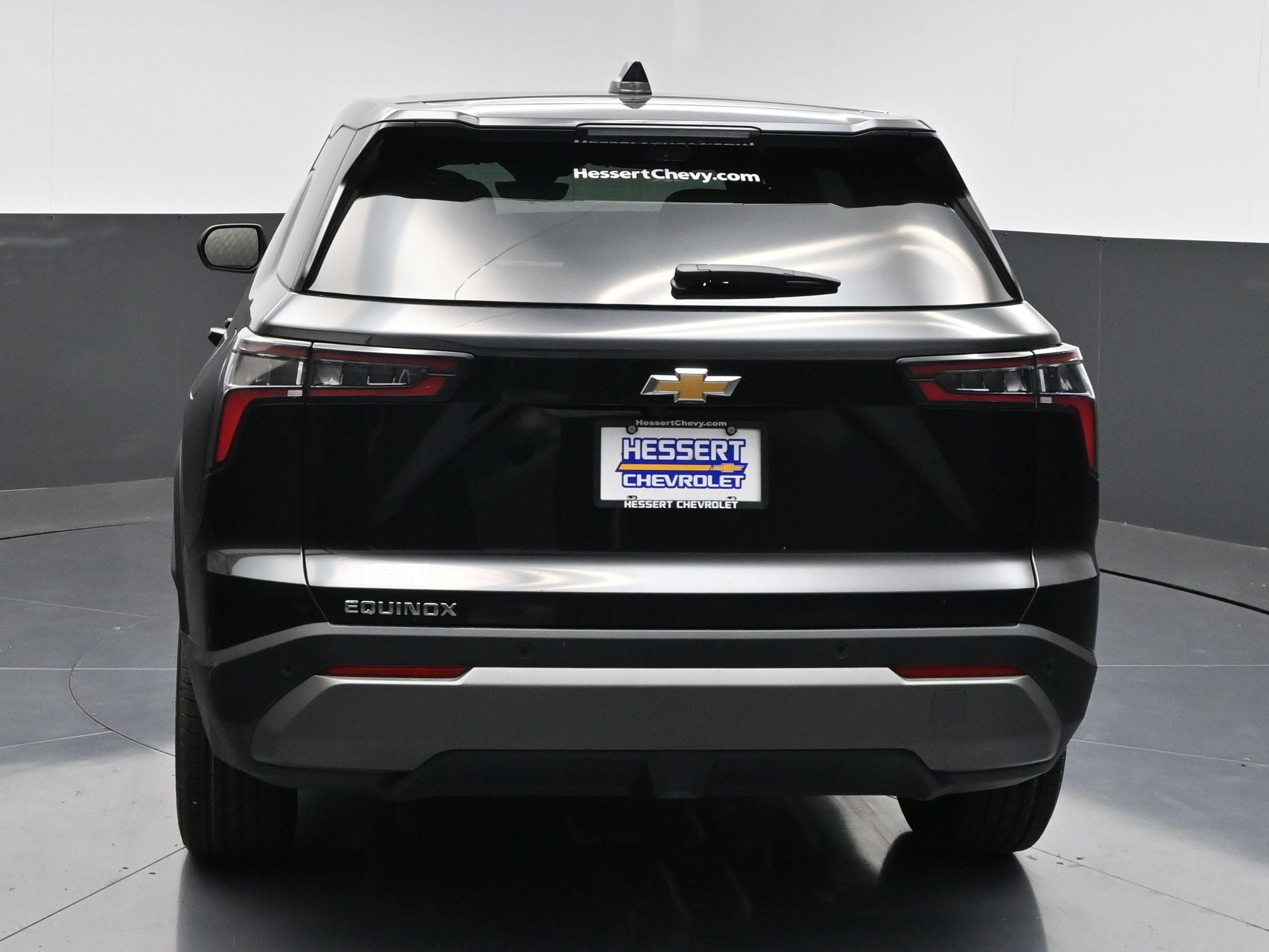 New 2027 Chevrolet Equinox LT w/ Convenience Package II FWD image 7