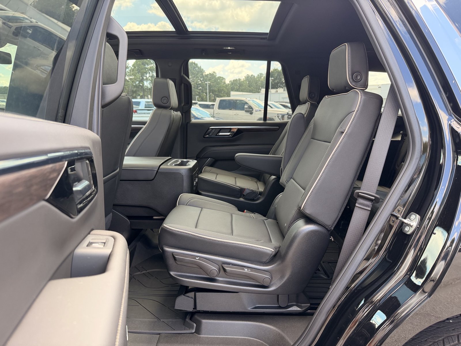 Used 2026 Chevrolet Tahoe Premier w/ Sun And Tow Package AWD/4WD image 29