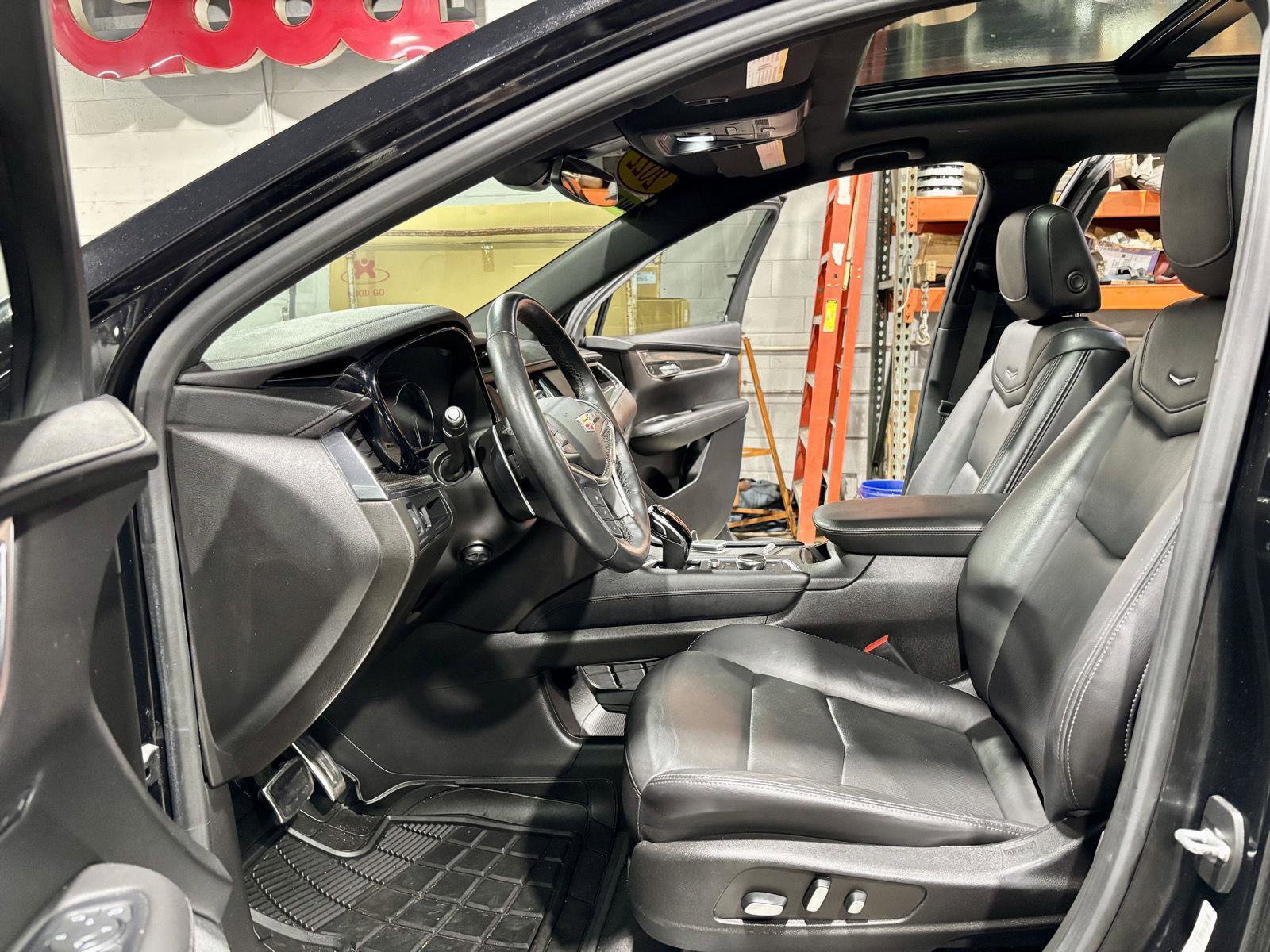 Used 2022 Cadillac XT5 Sportv image 2