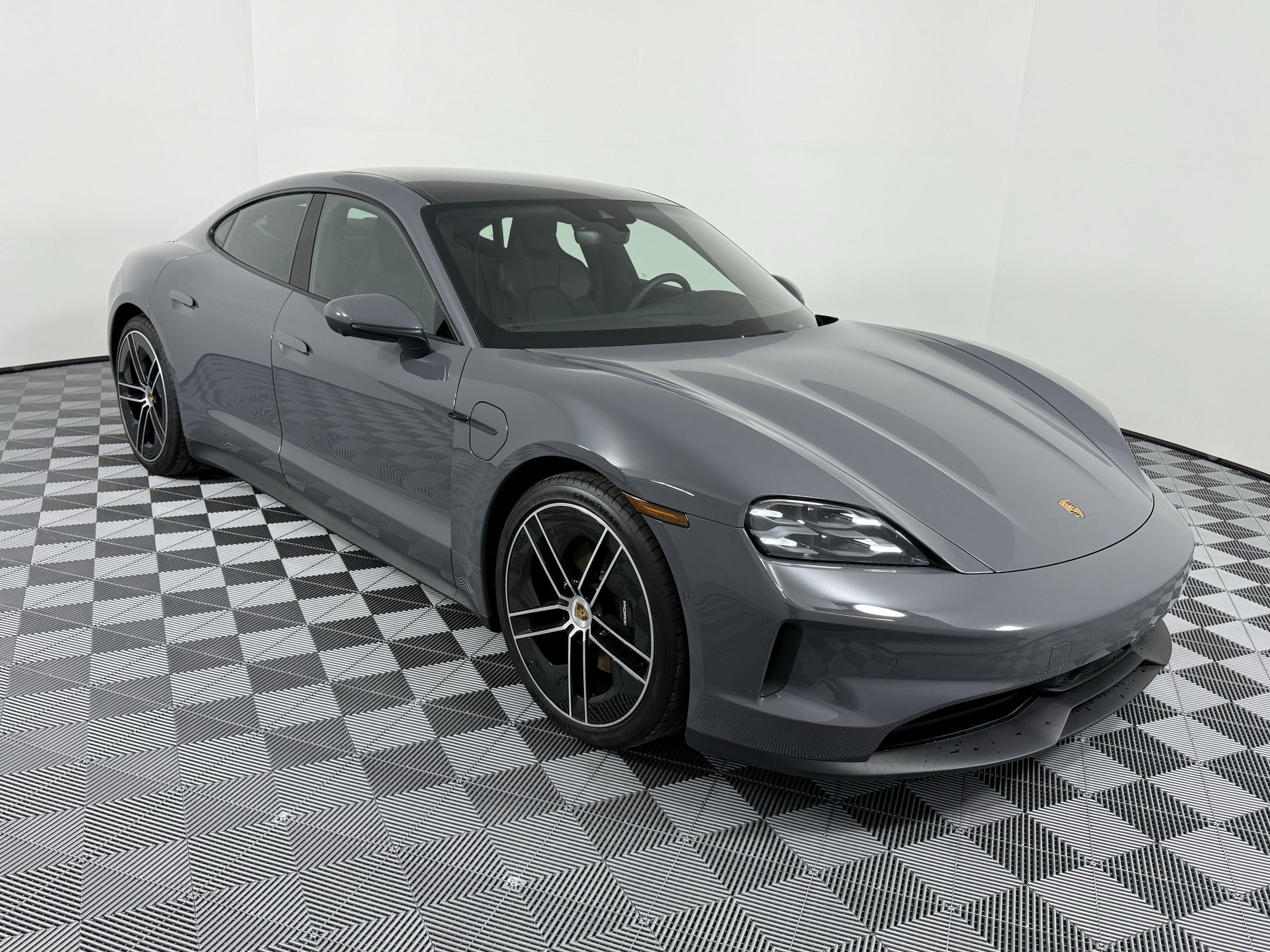 New 2025 Porsche Taycan image 7