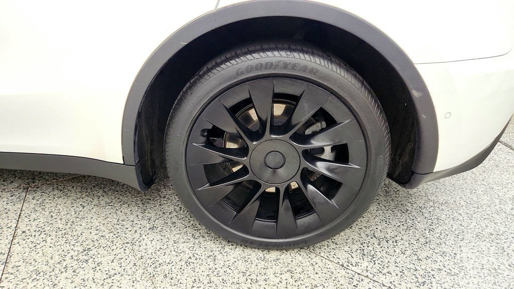 Used 2021 Tesla Model Y Long Range AWD/4WD image 9