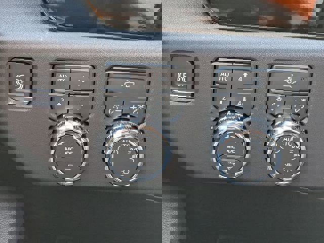 New 2026 GMC Sierra 1500 SLE image 17