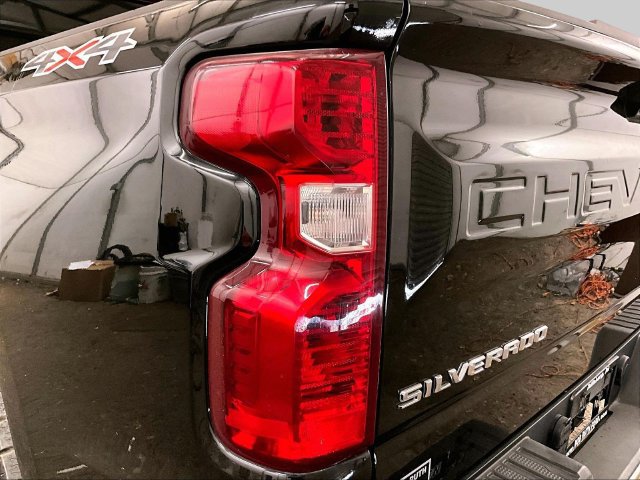 Used 2022 Chevrolet Silverado 1500 LT AWD/4WD image 29