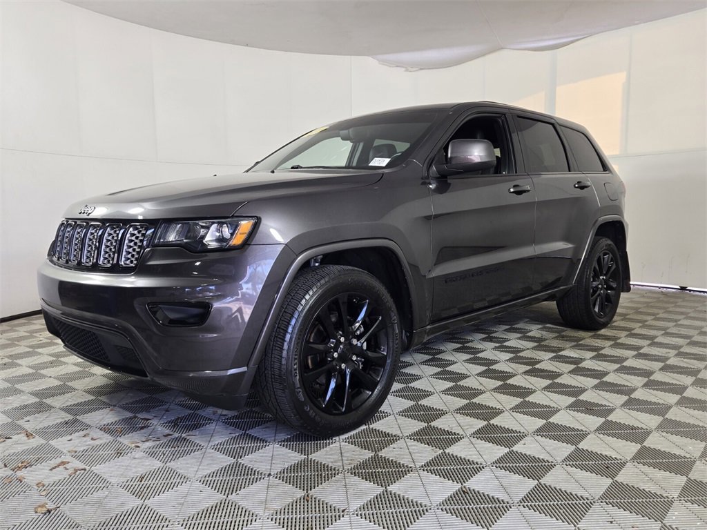 Used 2020 Jeep Grand Cherokee Altitude image 4