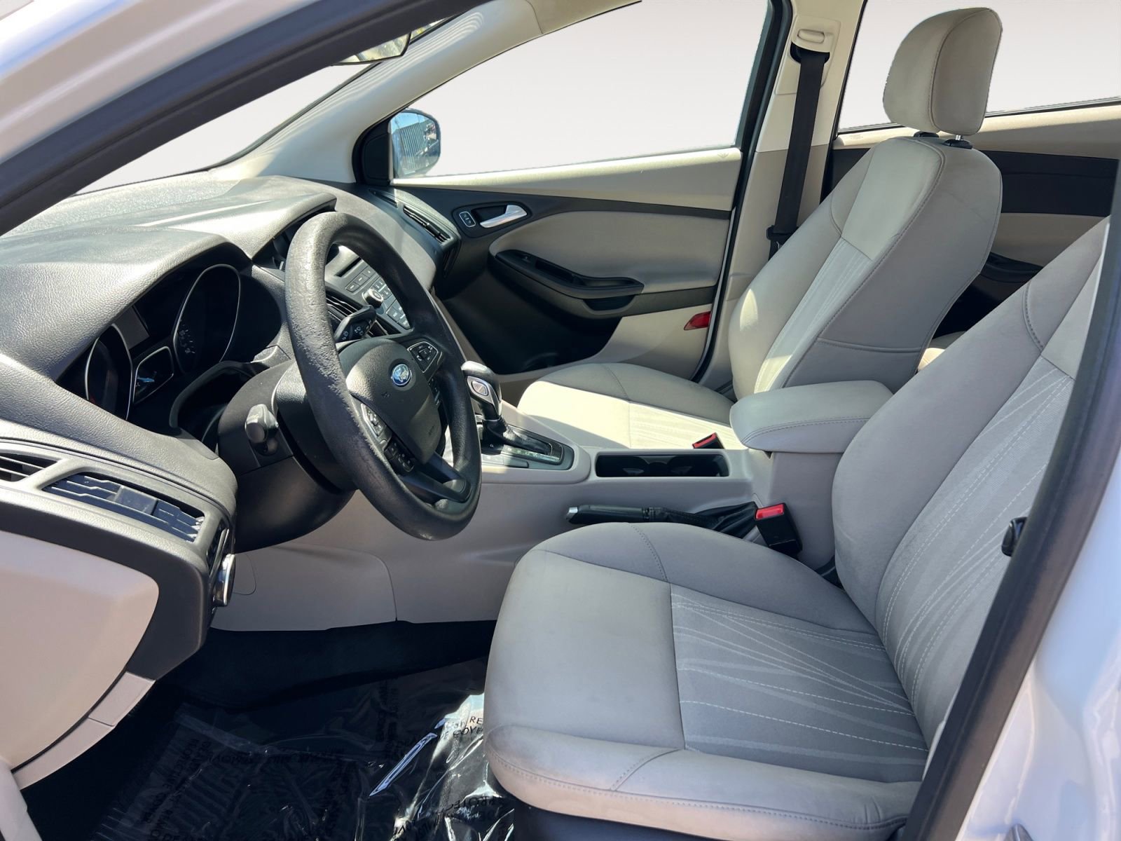 Used 2016 Ford Focus SE FWD image 9