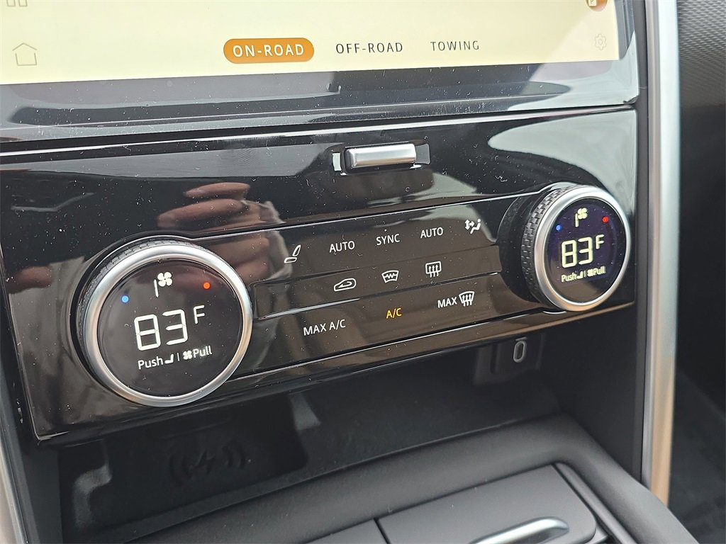 New 2026 Land Rover Discovery Dynamic SE image 25