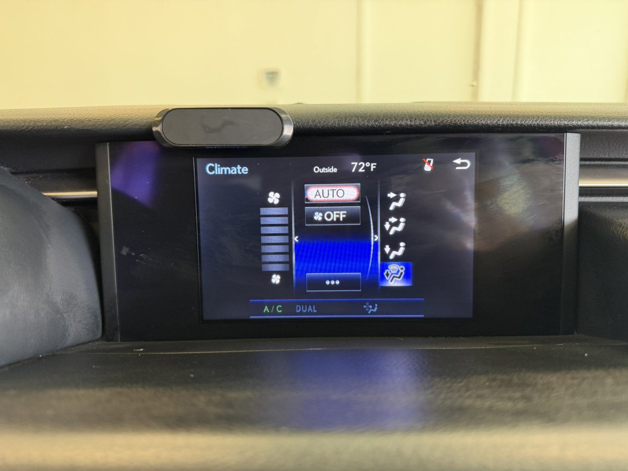 Used 2016 Lexus IS 200t RWD image 17