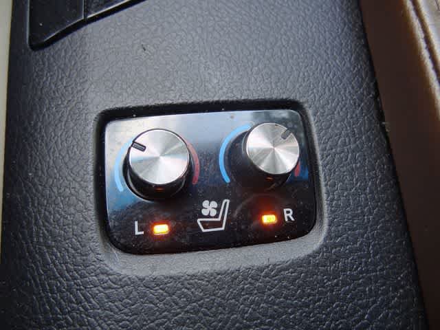 Used 2014 Toyota Avalon Limited FWD image 31