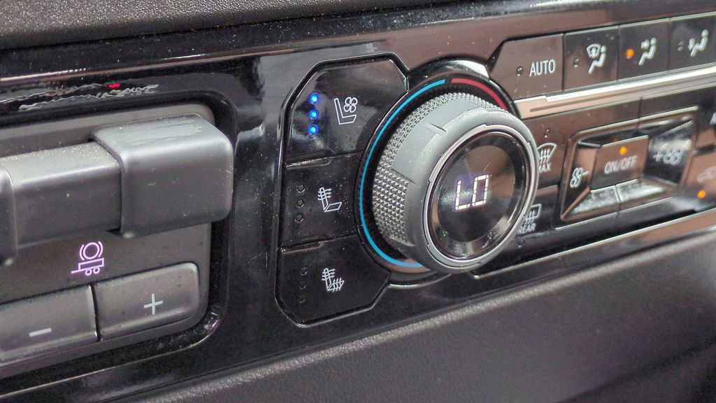 Used 2023 Chevrolet Silverado 1500 High Country w/ Z71 Off-Road Package image 36