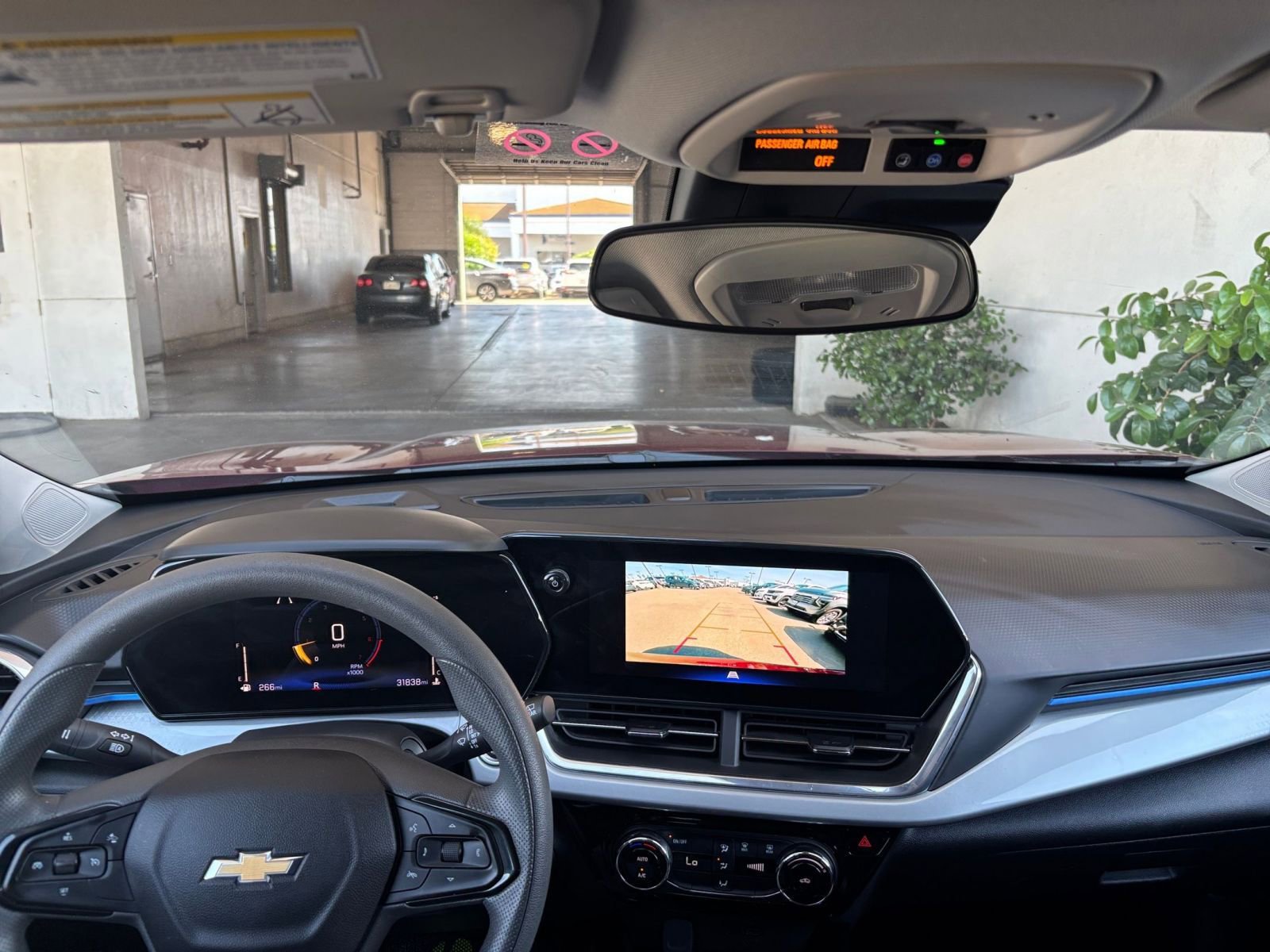 Used 2025 Chevrolet Trax LT FWD image 34