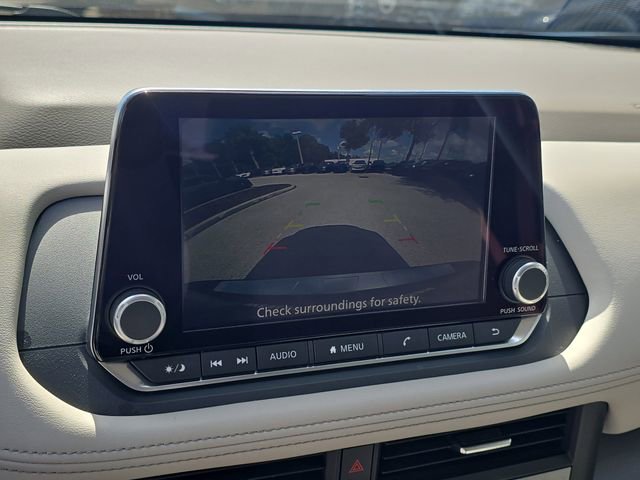 Certified 2025 Nissan Rogue SV FWD image 24