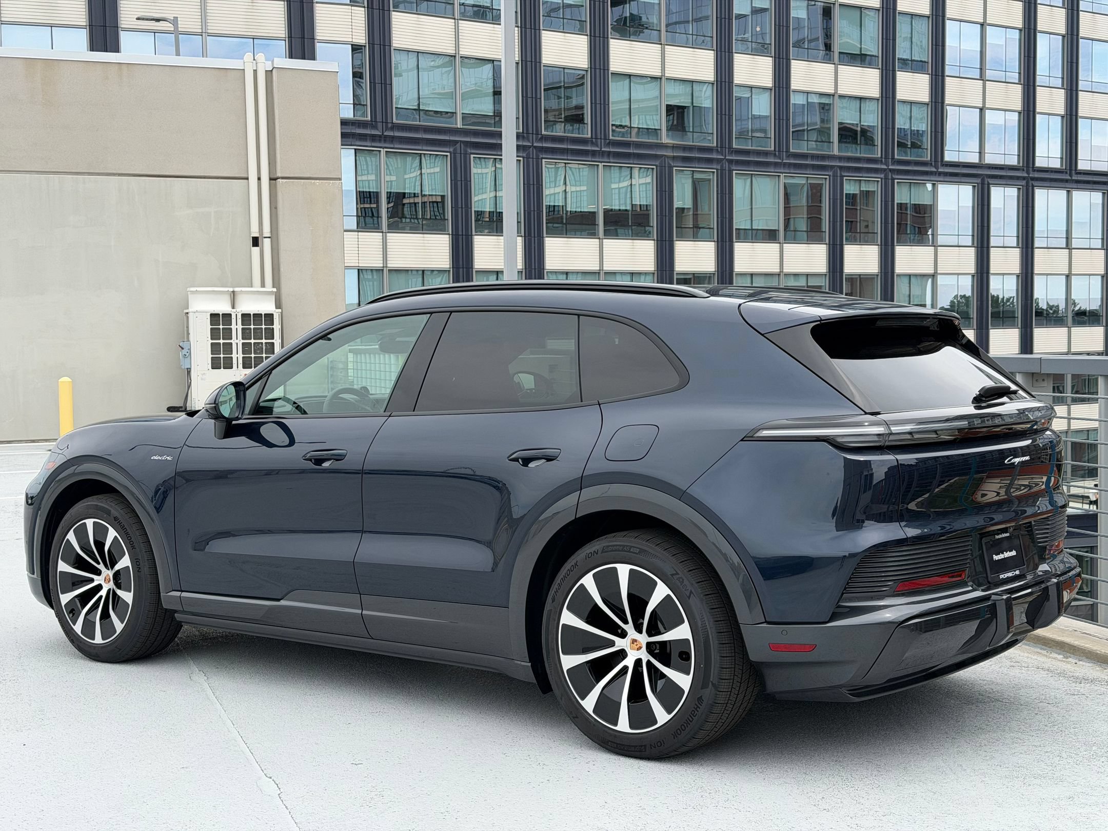 New 2026 Porsche Cayenne E-Hybrid AWD/4WD image 3