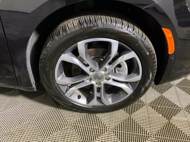 Used 2024 Chrysler Pacifica Pinnacle AWD/4WD image 13