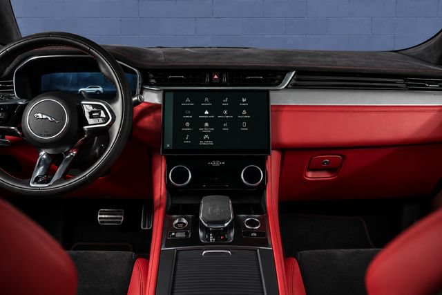 Used 2022 Jaguar F-PACE SVR AWD/4WD image 16