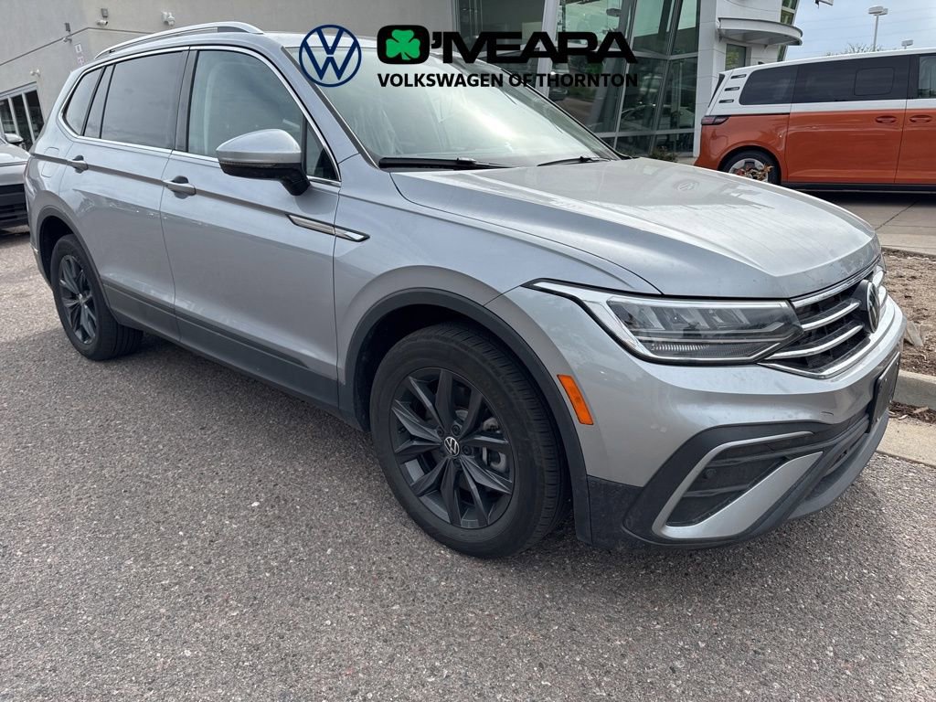 Used 2024 Volkswagen Tiguan SE w/ Panoramic Sunroof Package AWD/4WD image 3