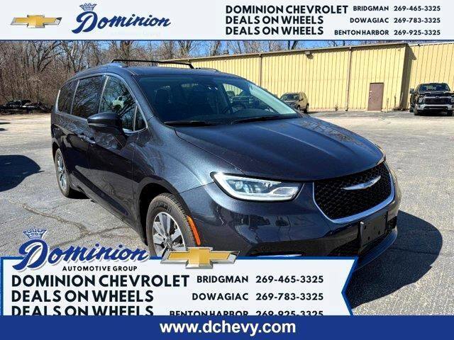 Used 2021 Chrysler Pacifica Touring-L w/ Uconnect Theater Family Group image 1