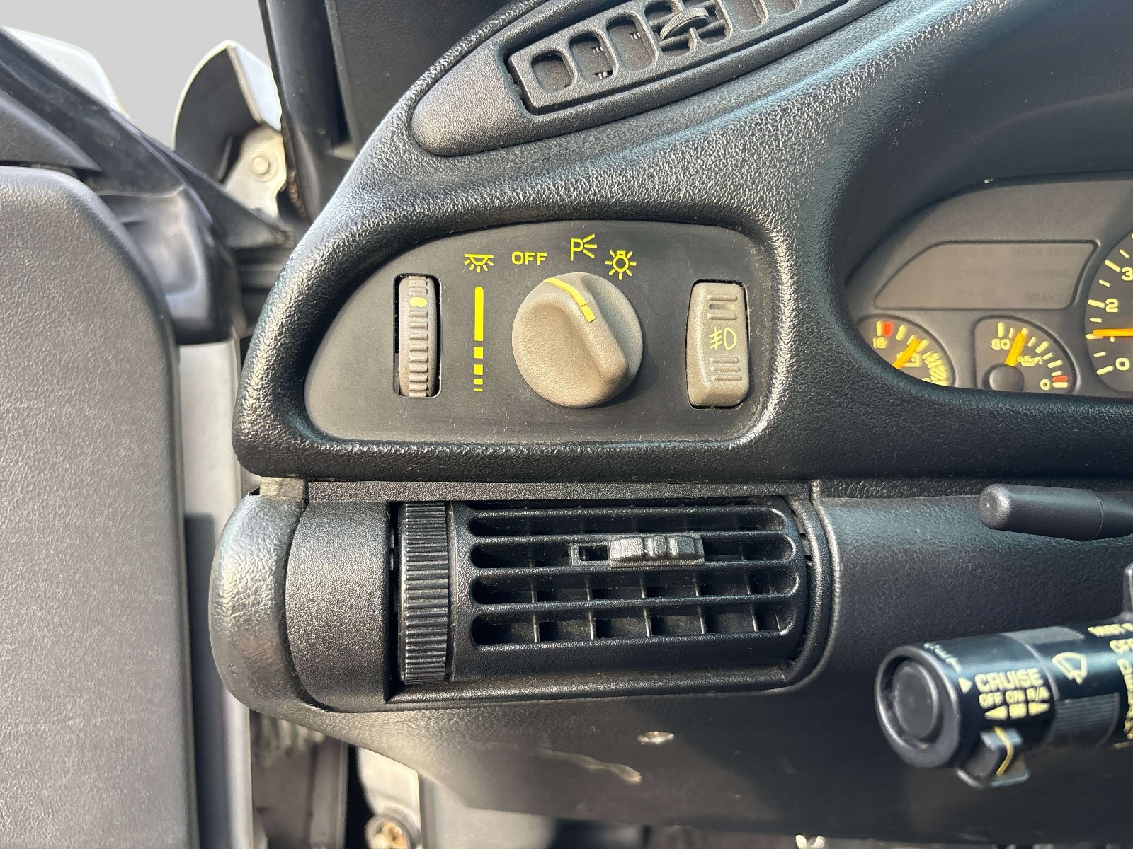 Used 1993 Chevrolet Camaro LT RWD image 12