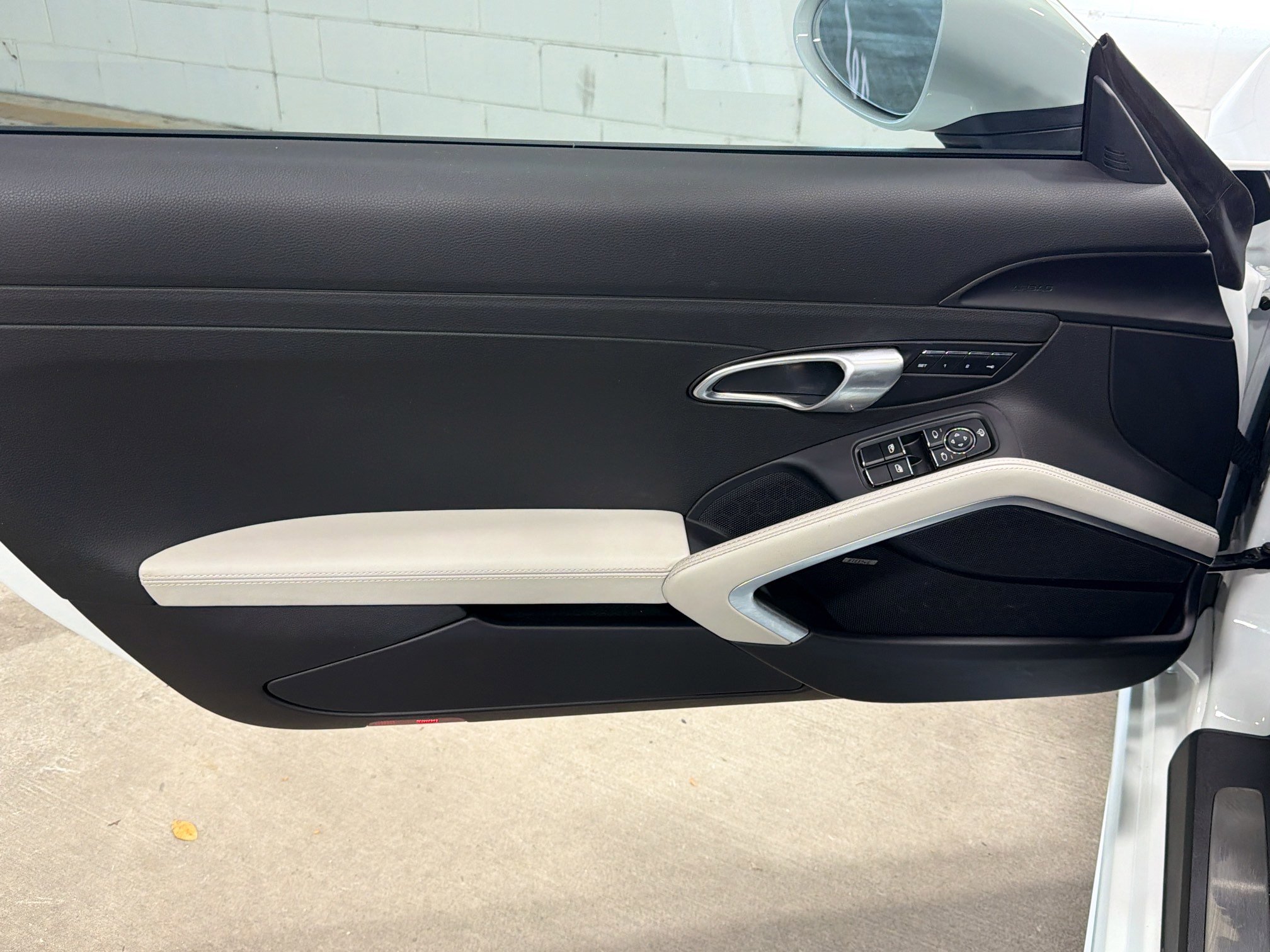 Certified 2025 Porsche 718 Boxster RWD image 19