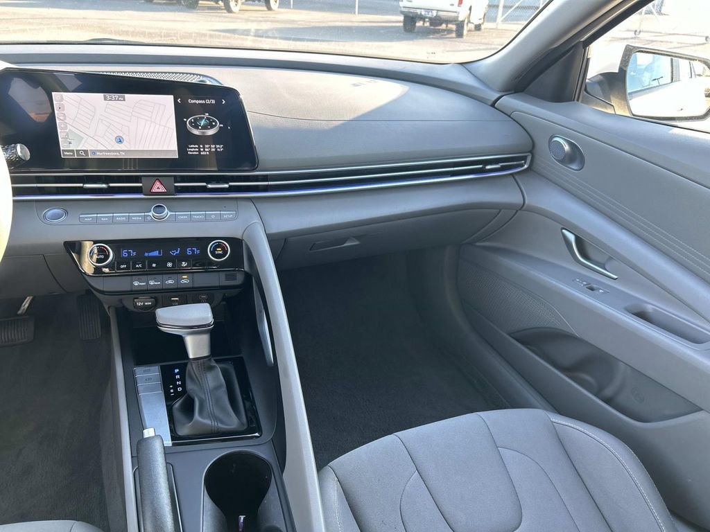 Used 2024 Hyundai Elantra SEL image 17