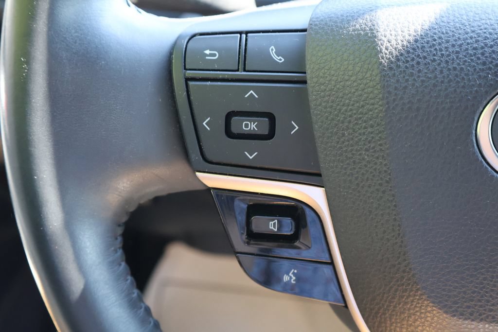 Used 2023 Toyota Crown AWD/4WD image 7