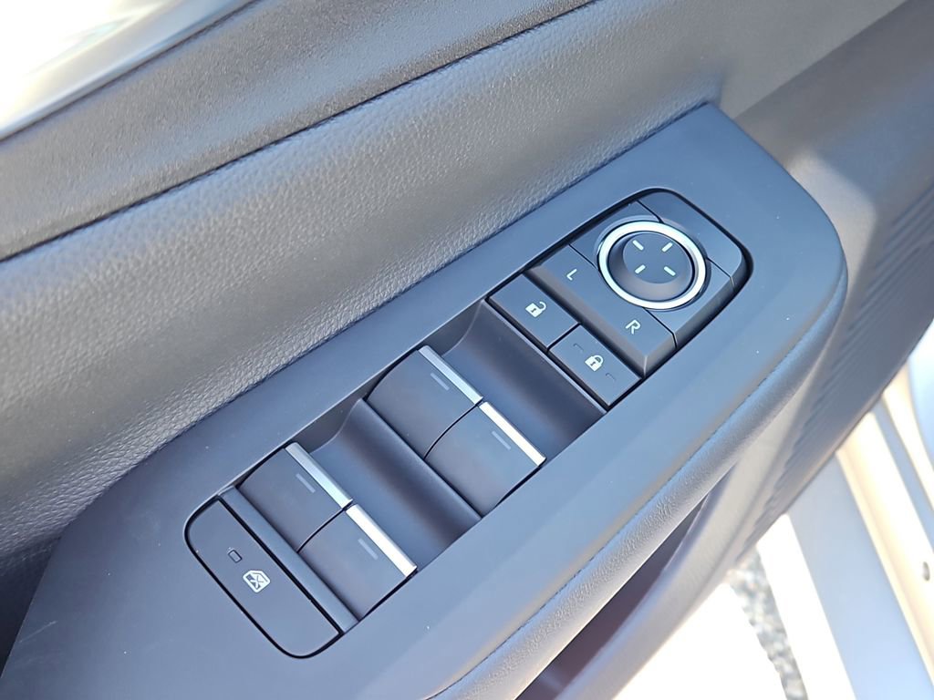 New 2026 Toyota Prius Plug-In Hybrid FWD image 18