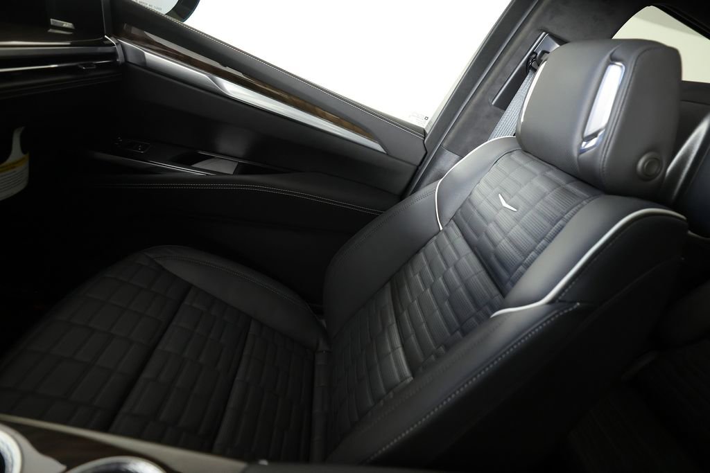 Used 2026 Cadillac Escalade Platinum Sport w/ LPO, ONYX Package AWD/4WD image 40