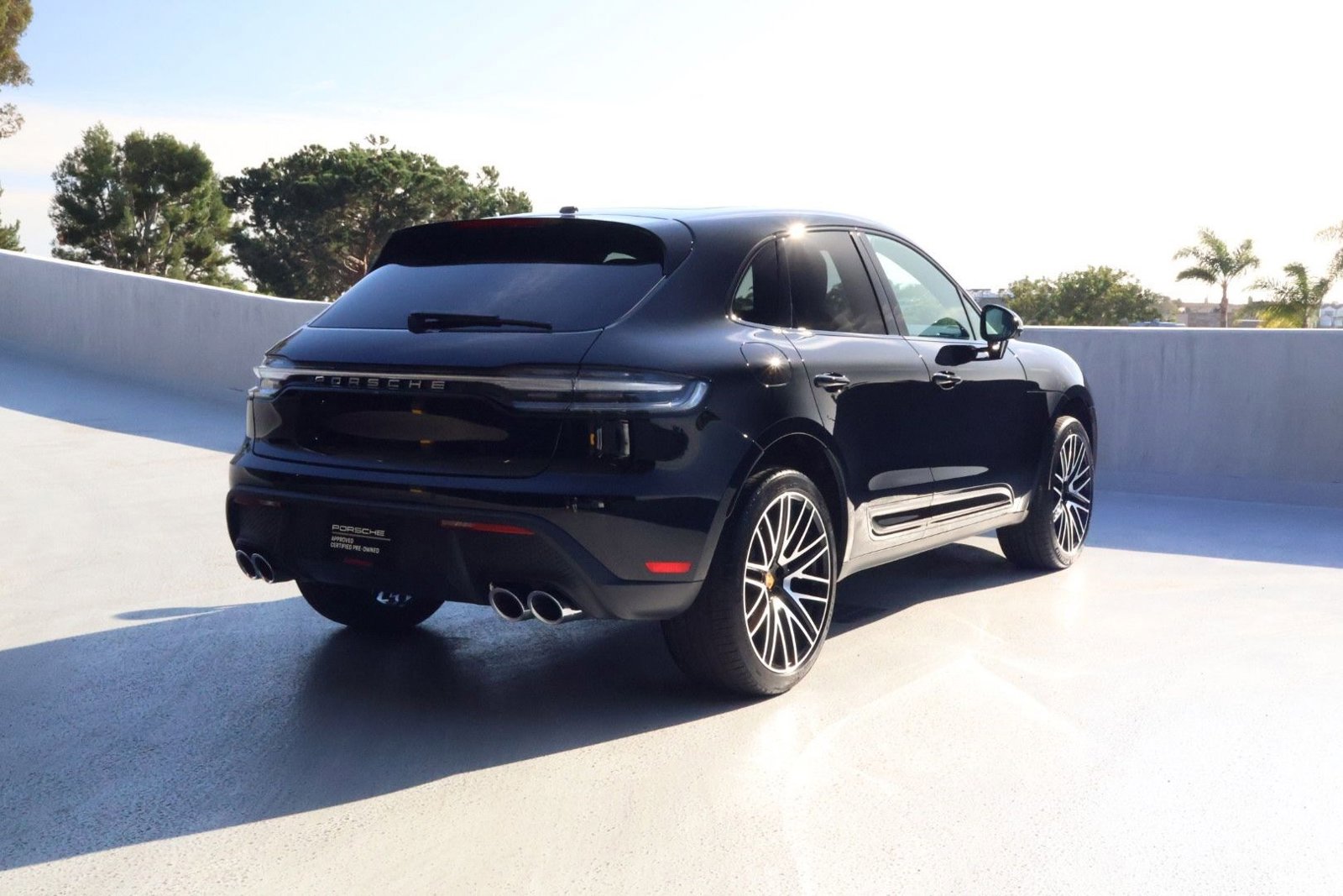 Certified 2025 Porsche Macan image 8