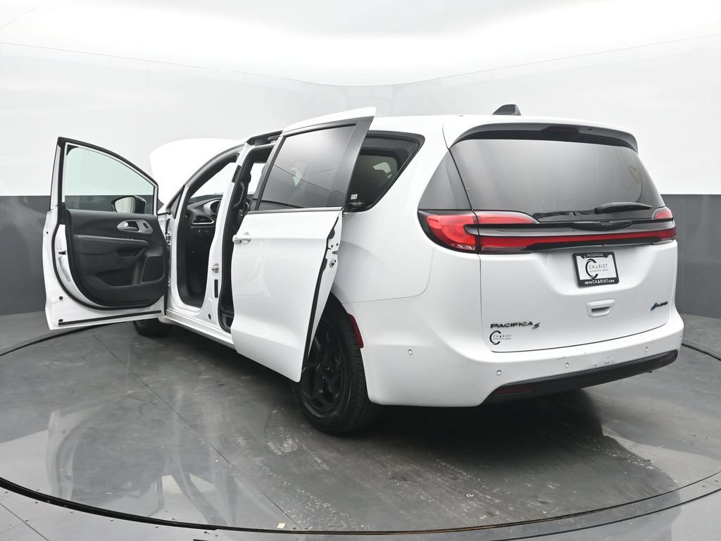 Used 2024 Chrysler Pacifica Limited FWD image 61