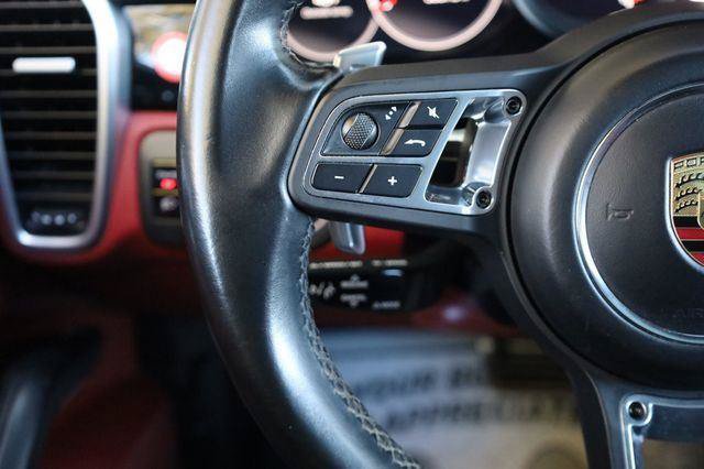 Used 2021 Porsche Cayenne Turbo w/ Premium Package Plus AWD/4WD image 31