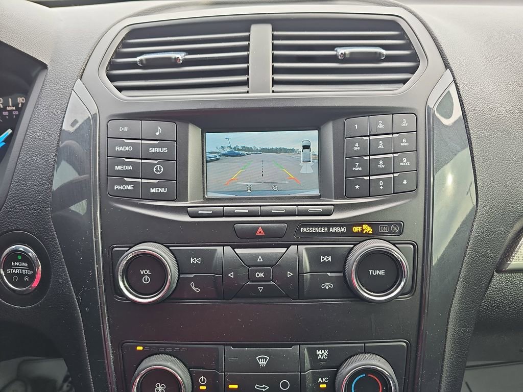 Used 2018 Ford Explorer XLT image 25