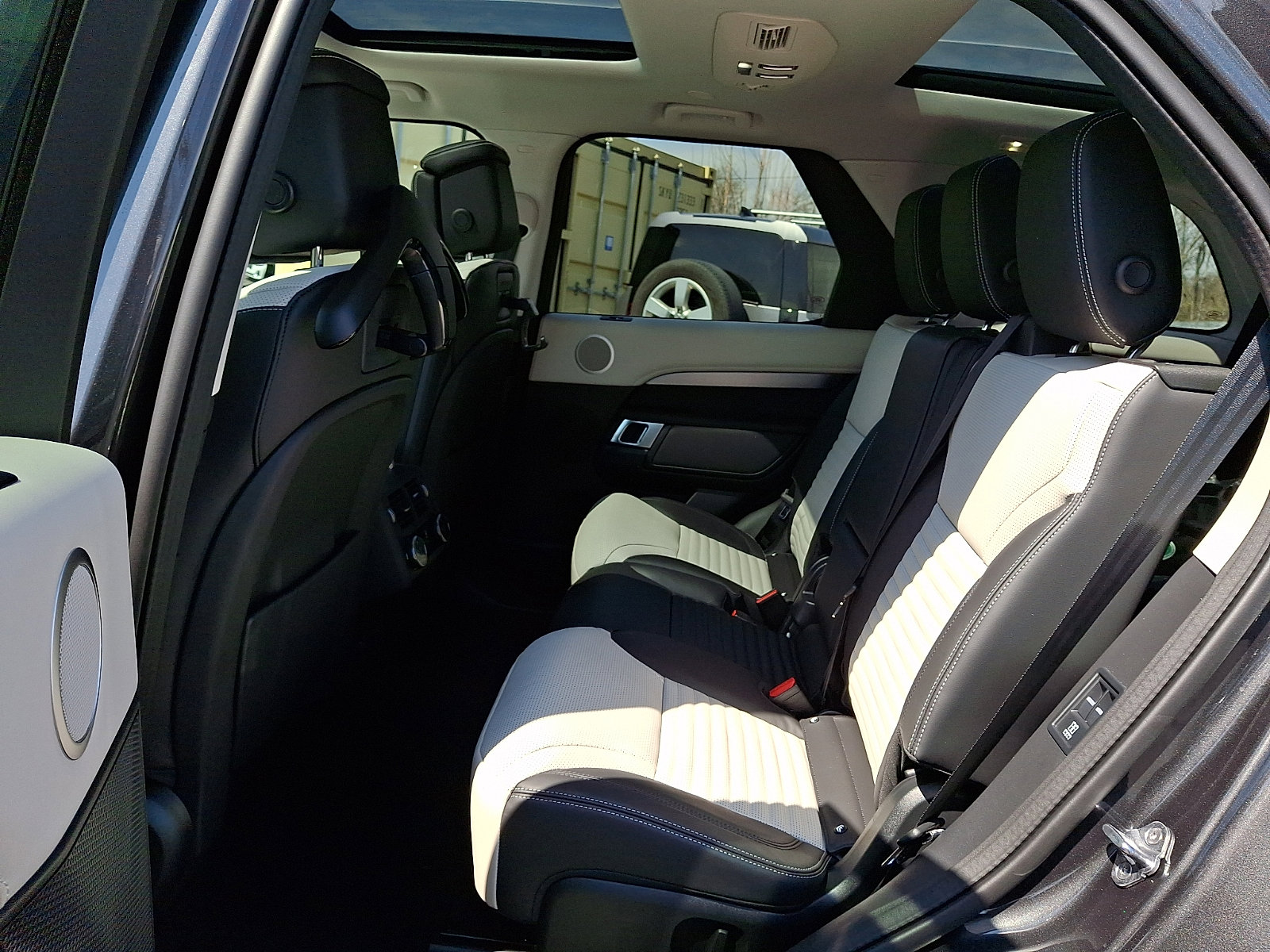 New 2026 Land Rover Discovery Limited Edition AWD/4WD image 5
