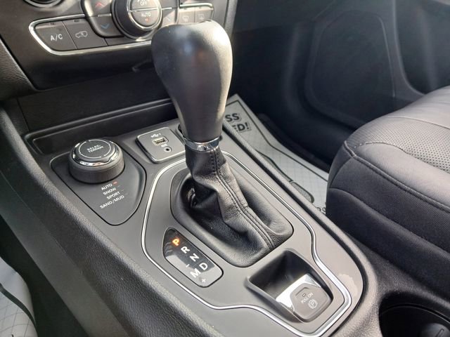 Used 2021 Jeep Cherokee Latitude Lux w/ Comfort/Convenience Group image 24