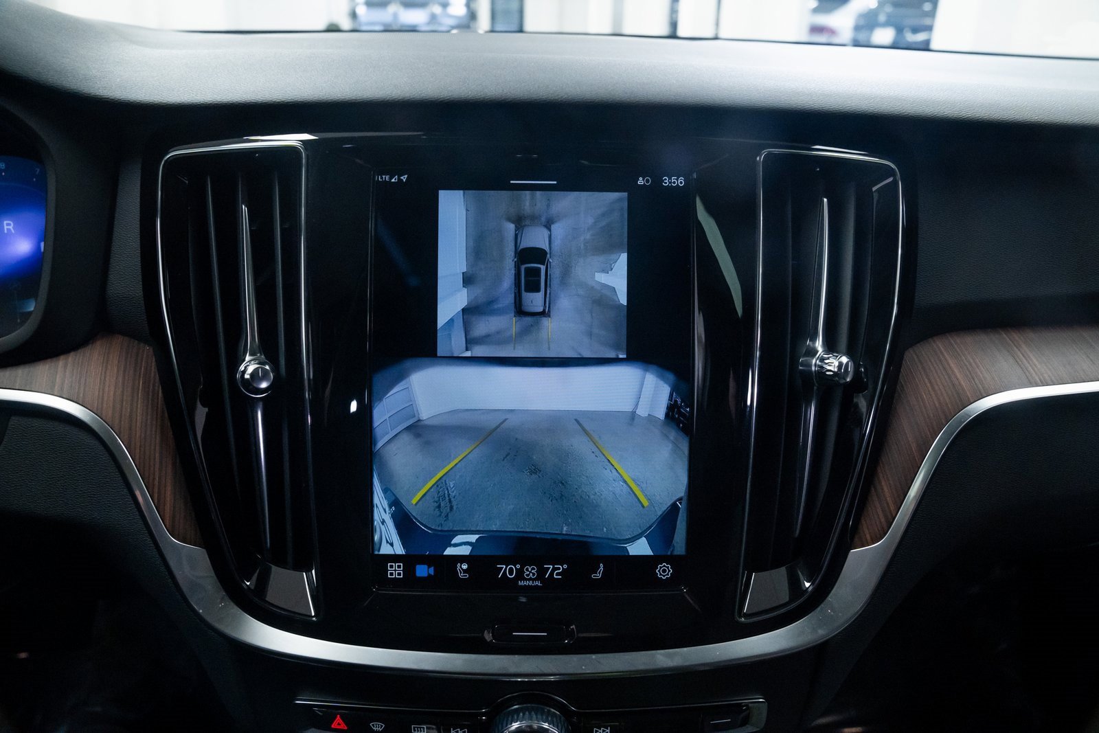 Used 2025 Volvo V60 B5 Cross Country Plus image 13