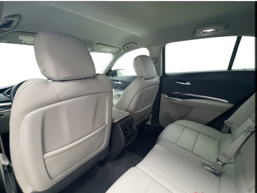 Used 2022 Cadillac XT4 Luxury w/ Cold Weather Package image 25