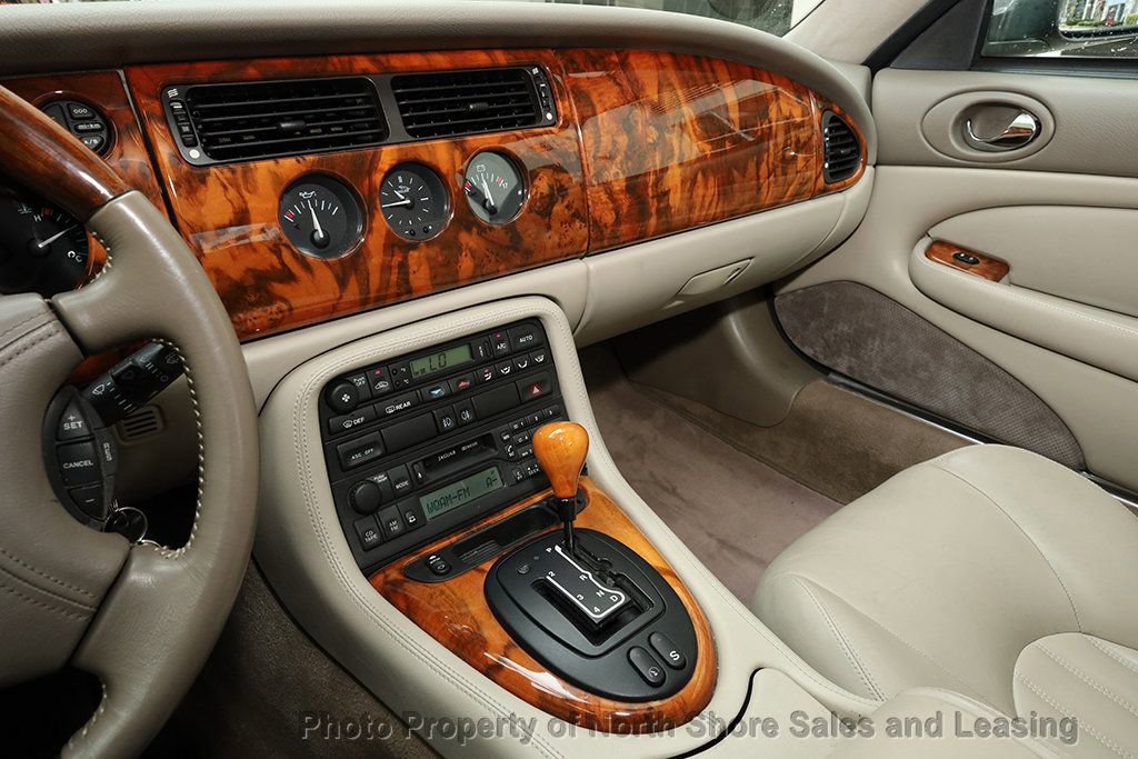 Used 1998 Jaguar XK8 Convertible RWD image 33