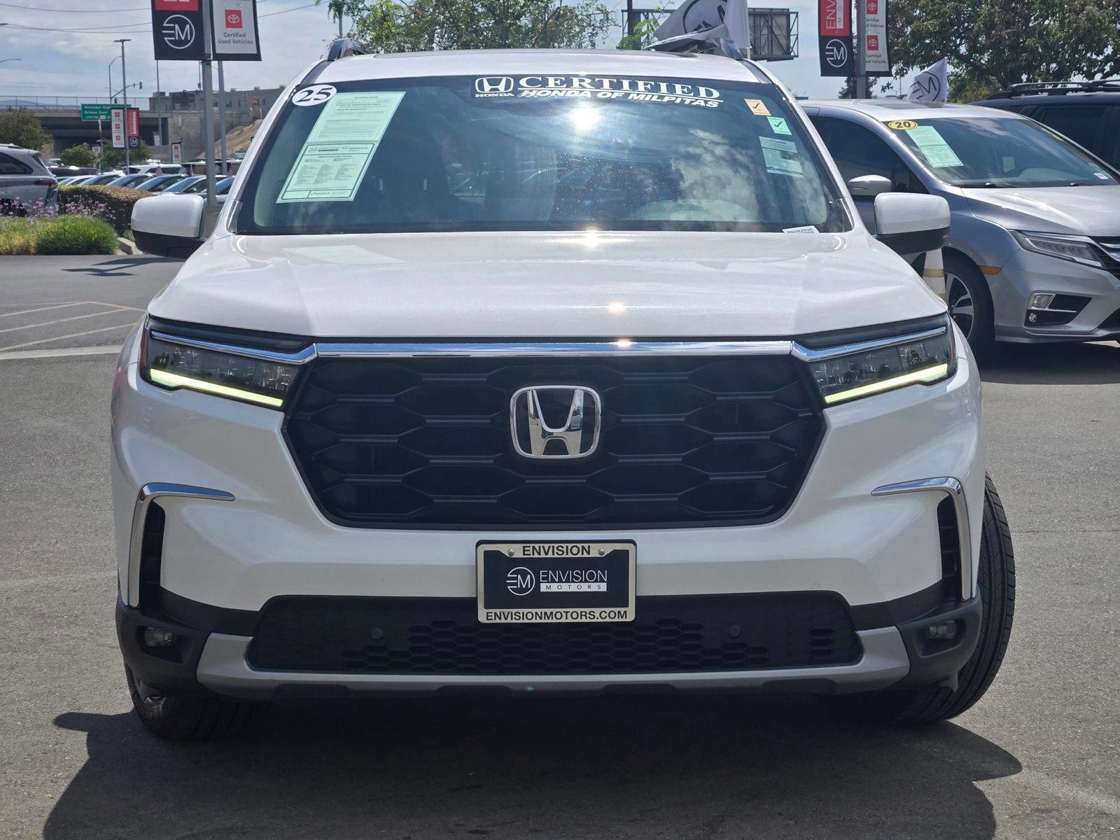 Certified 2025 Honda Pilot Touring image 2
