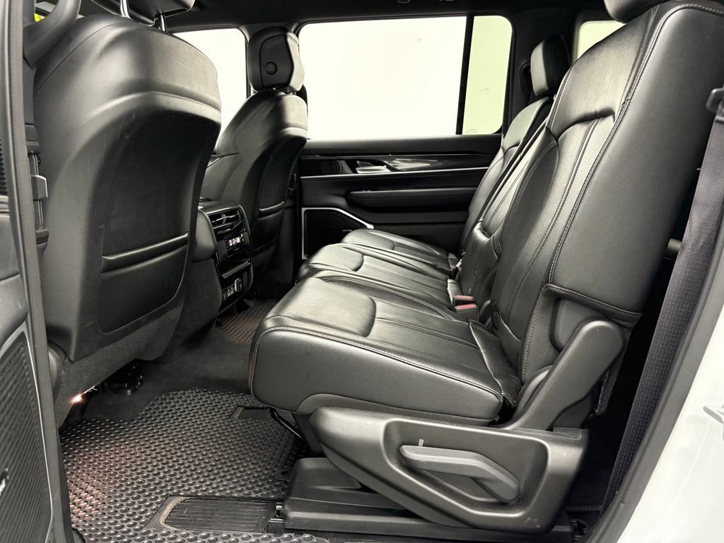 Used 2023 Jeep Wagoneer 4WD image 40