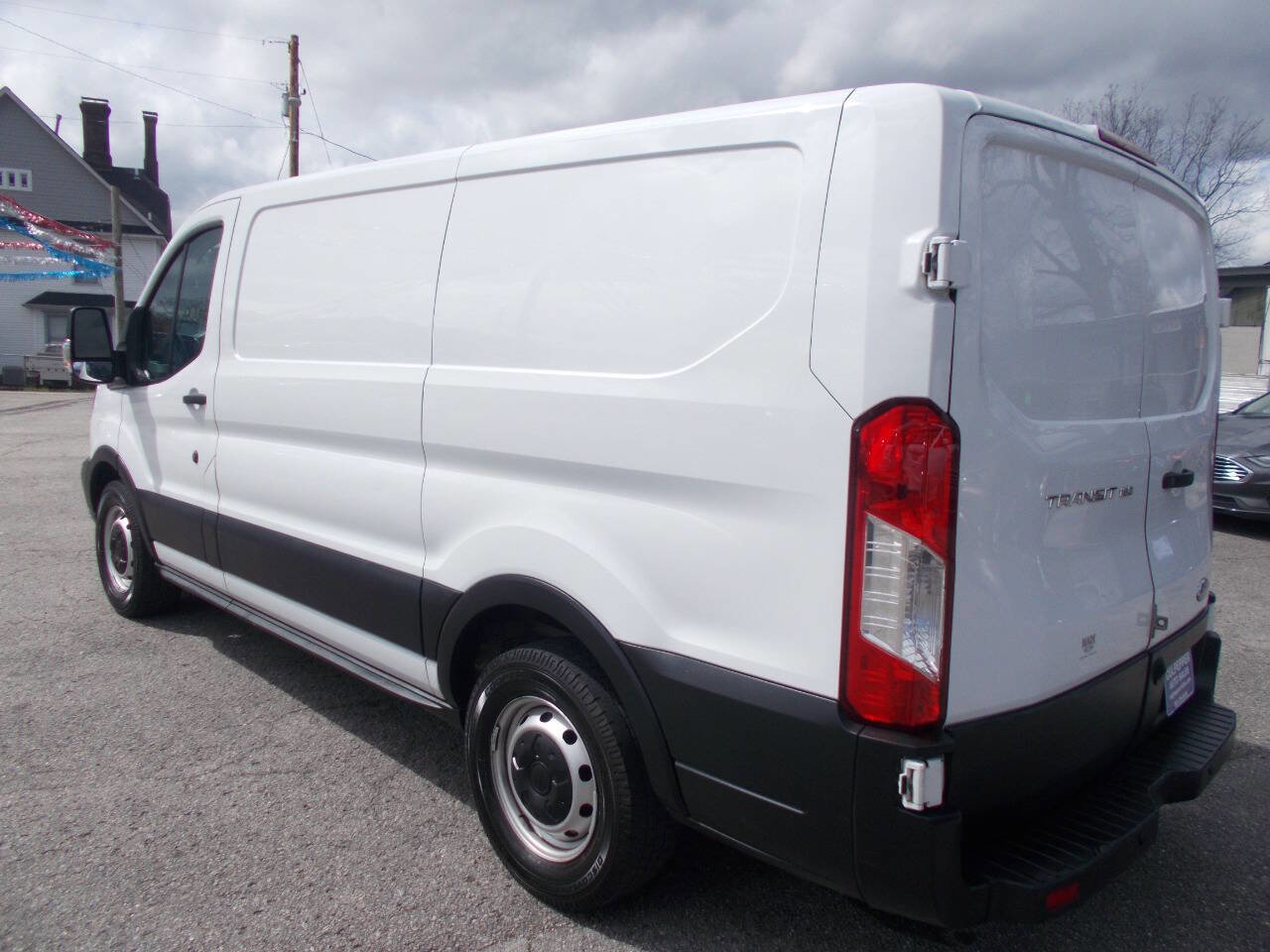 Used 2019 Ford Transit 150 130 Low Roof RWD image 16