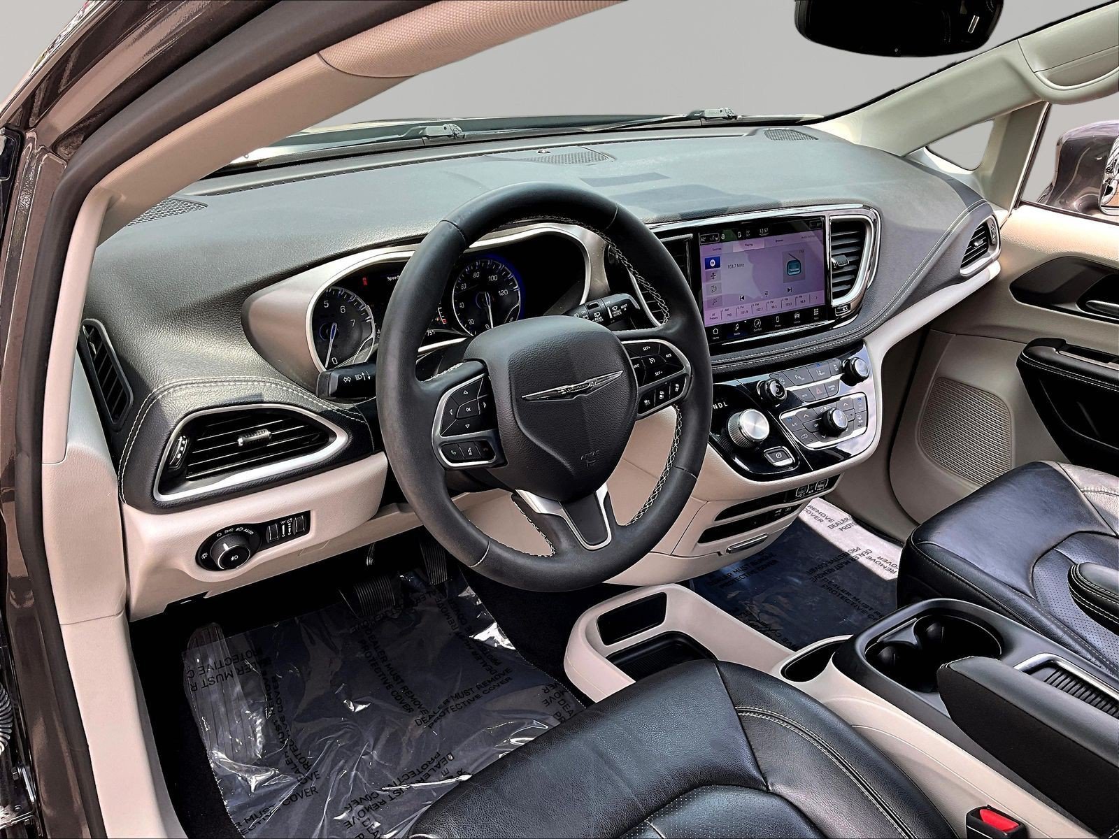 Used 2022 Chrysler Pacifica Touring-L FWD image 16