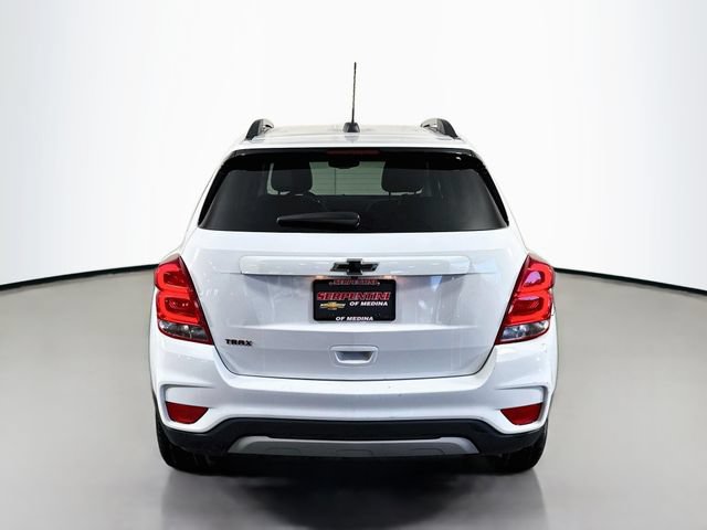 Used 2020 Chevrolet Trax LT w/ Sun & Sound Package FWD image 7